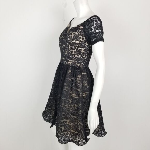 Chi Chi London Floral Lace Fit & Flare Dress Sz 10 - Picture 4 of 6